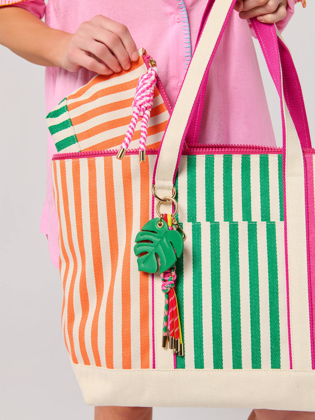 PALM LEAF BAG CHARM/KEY RING,MULTI
