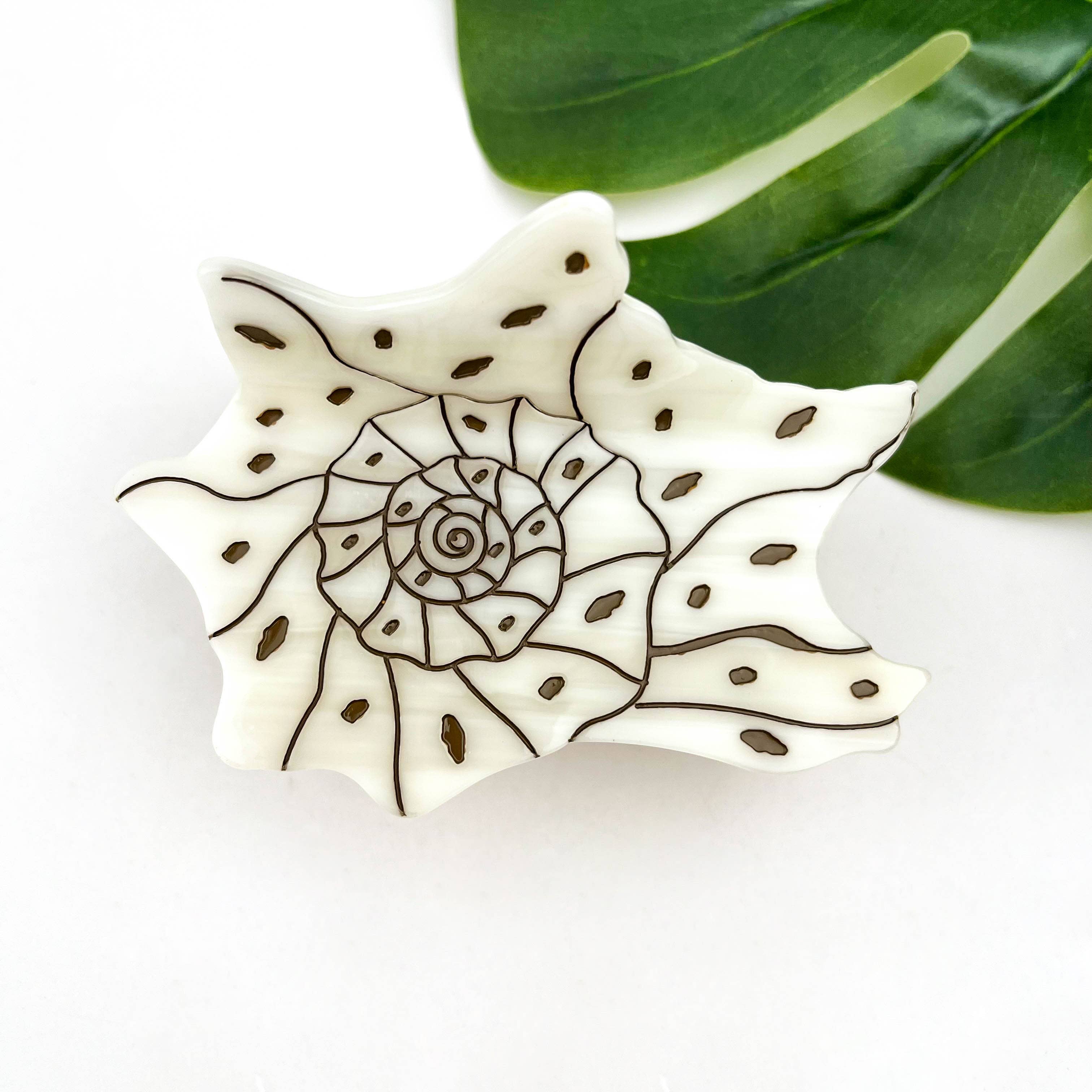 Conch Hair Claw Clip