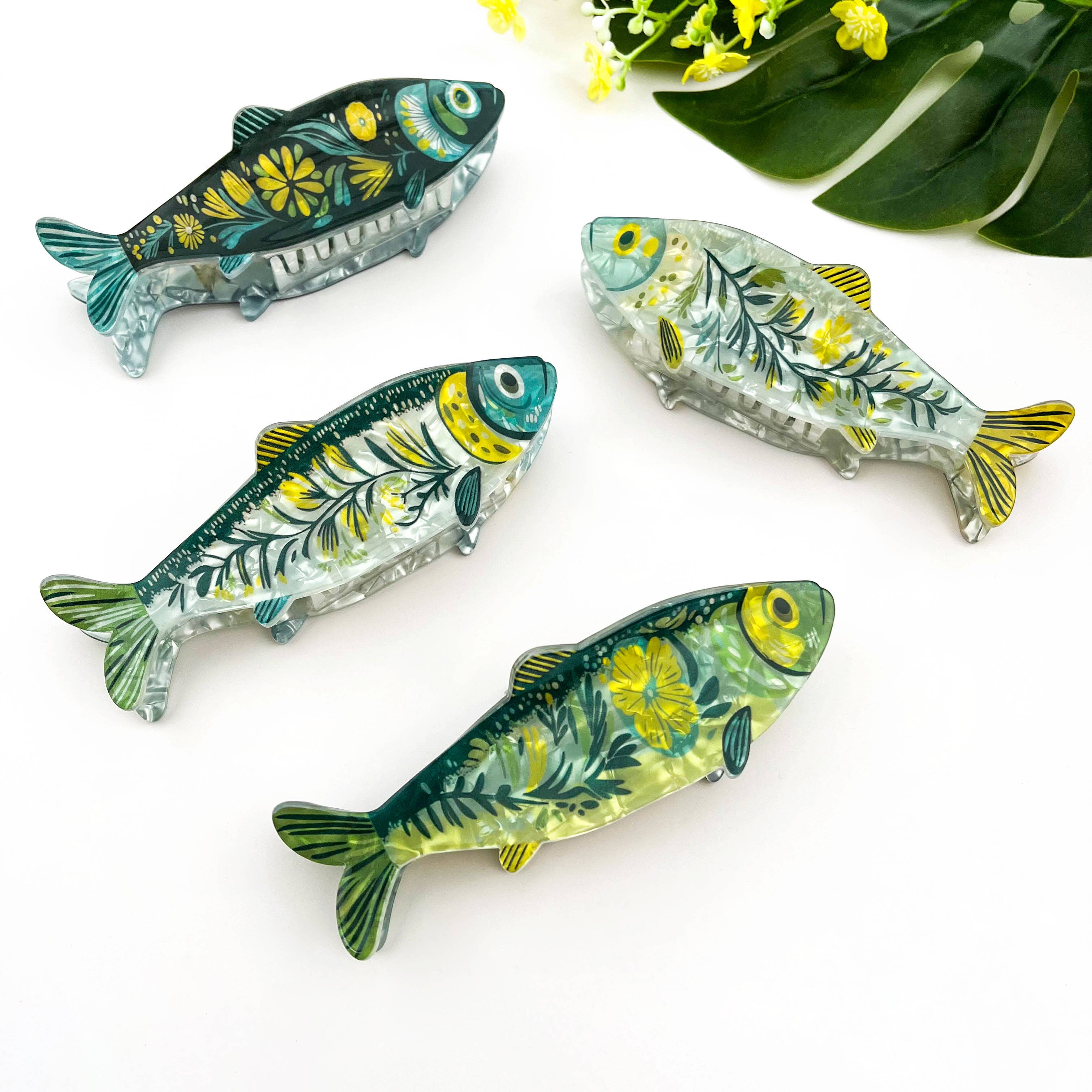Green Sardine Hair Claw Clip with Seaweed Detail: Green-C